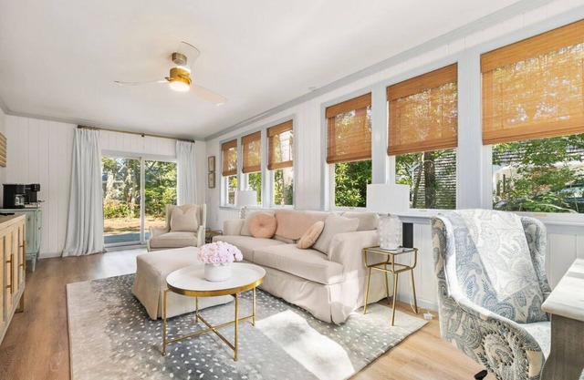 Quaint Cape Cod Home! A/C! Firepit! Dogs Allowed