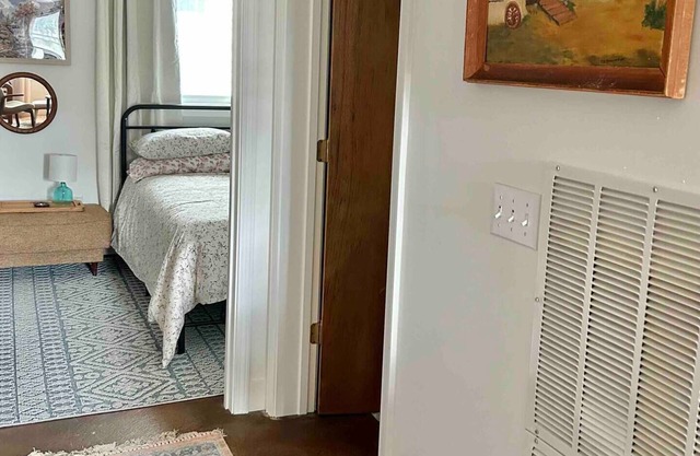 Quaint Charm at 2210: Your Idyllic Retreat!