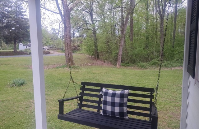 Quaint Cottage Centrally Located in the Heart of Virginia