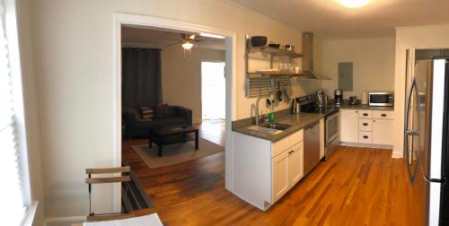 Quaint Cottage Minutes From Downtown