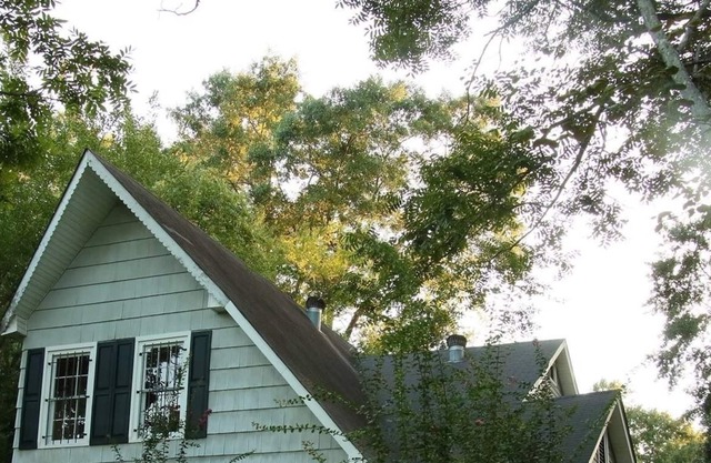 Malerisches Häuschen in der Nähe des historischen Viertels von Natchitoches