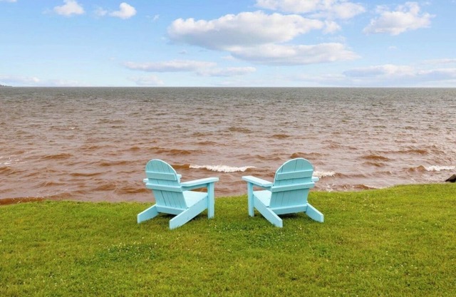 Quaint Cottage with direct beach access and water views that go on for miles.