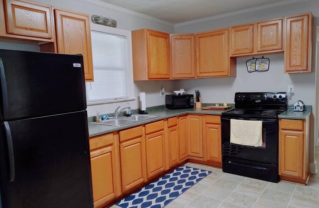 Quiet Country Setting Nestled Within 5 Minutes from City Conveniences