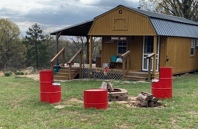 Quaint Country Cabin - Experience the Ozarks