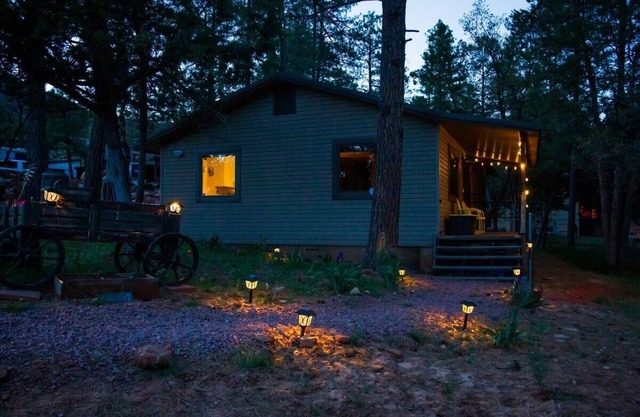 Quaint & Cozy Retreat | Peaceful Pine Place