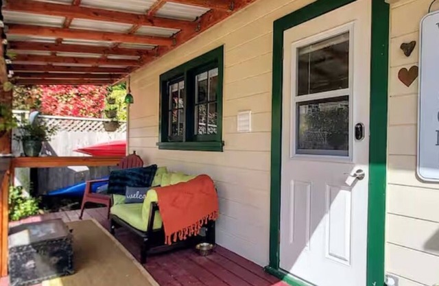 Quaint Cozy Studio w/ Offstreet Parking
