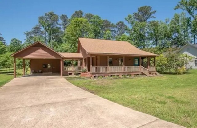 Quaint, Cute & Central! **Downstairs ONLY!!!**