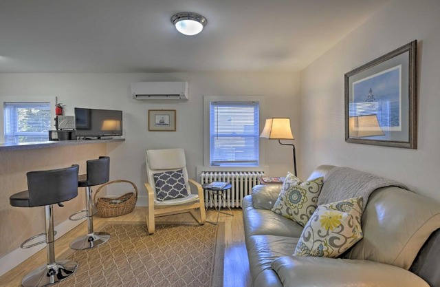 Quaint DT Greenport Apt - 2 Mi to Shelter Island!