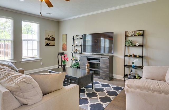 Quaint Grovetown Getaway w/ Private Hot Tub!