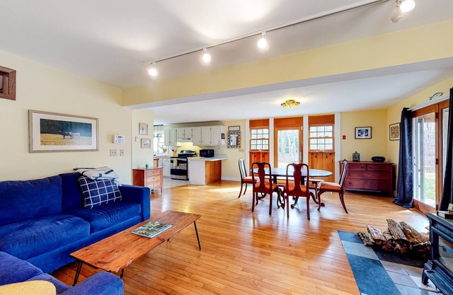 Quaint historic home with grill, central AC, wood-burning stove, WiFi, & Netflix