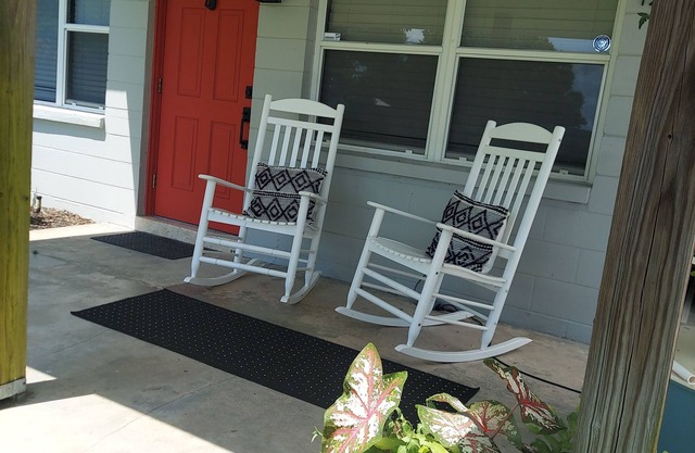 QUAINT HOME WITH VIEW OF LAKE CLAY ACROSS THE STREET FROM BOAT LAUNCH/DOCK
