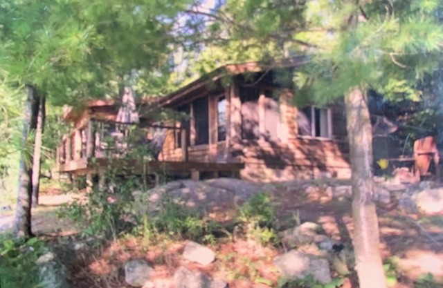 Quaint Lakefront cottage on Big Gull Lake. Great fishing and swimming!