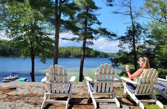 Quaint lakeside cottage with stunning views.