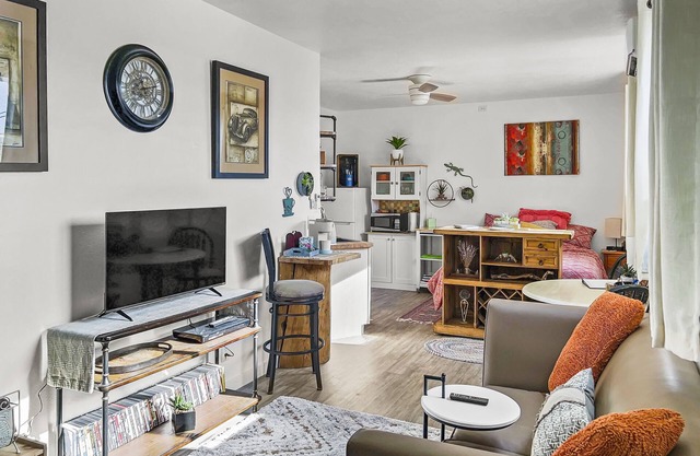 Quaint Monument Retreat
