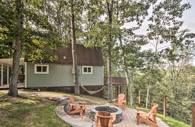 NEW! Quaint Mt Jackson Cottage w/ Sweeping Views!