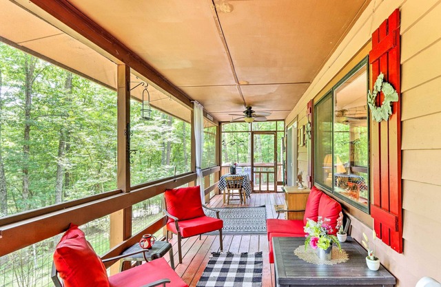 Quaint Murphy Cabin in Serene Wooded Setting!