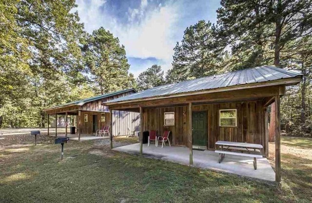 Quaint One Bedroom Cabin Near Heber Springs Marina