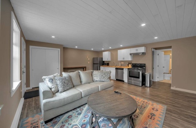 Quaint One Bedroom Apartment