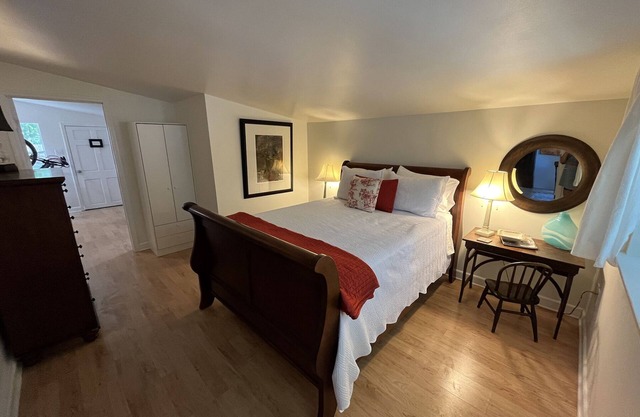 Das malerische Privatapartment im Herzen von Mandeville bietet einen ruhigen Rückzugsort.