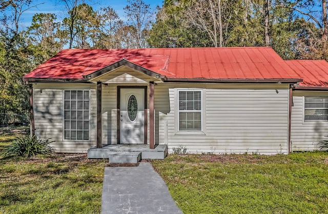 Quaint, private stay with a large yard, private washer/dryer - snowbird friendly