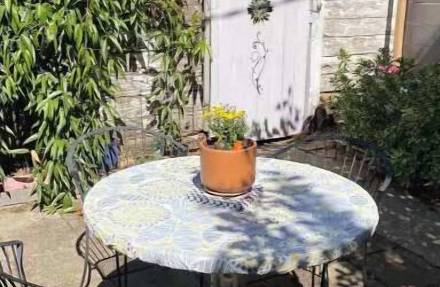 Quaint private studio in Friendly St. neighborhood