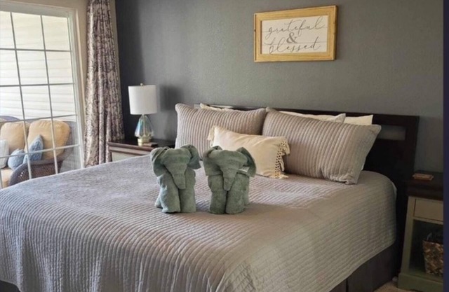 Quaint, Quiet, Comfortable Condo in the Heart of Lake Ozark, Missouri