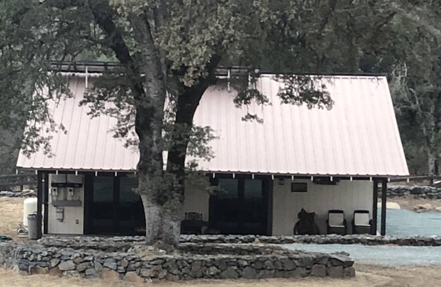 Uriges, rustikales Schlafhaus auf 65 Hektar Pferderanch.