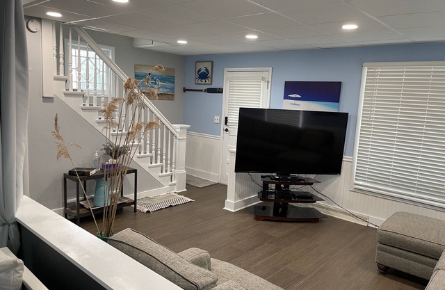 Quaint Sleep 8 In Downtown Walk to Lake Pets OK