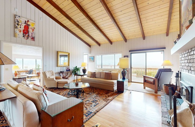 Geräumiges, malerisches Haus mit Panoramablick auf die Bucht und großer Terrasse!