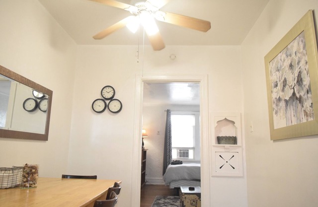 Quaint Studio in STL Central!