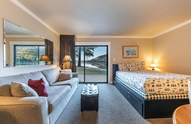 Quaint Studio w/Lake View #145 at Donner Lake Village