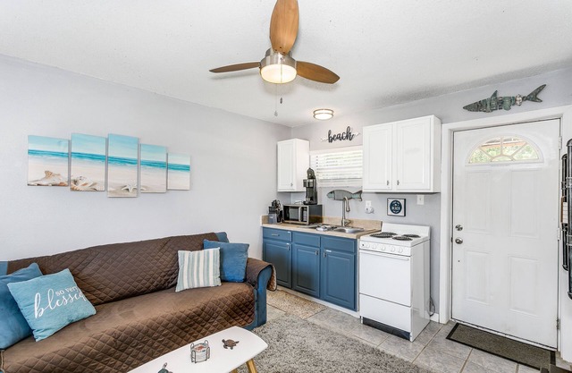 Quaint Tiny Home by the Bay - Boat Launch 1 Street Over