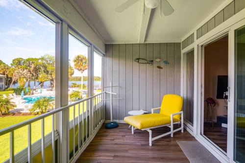 Quaint Welaka Getaway Steps to St Johns River!