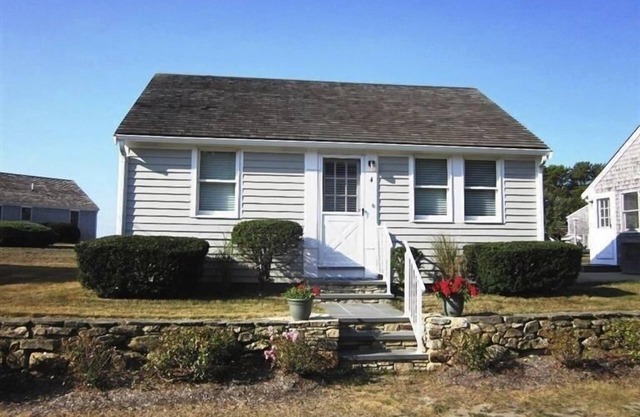 Urige Wellfleeter Cottage auf Mayo-Strand mit 400 Meter langen Privatstrand