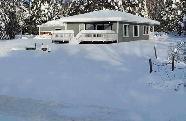 Quaint Year Round Cabin with Access to Lake Minnewawa