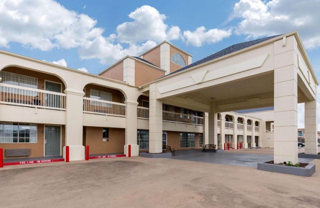 Quality Inn Clute Freeport