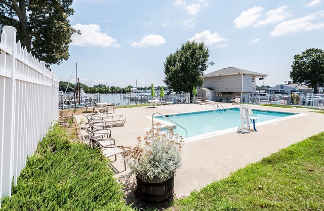 Quality Inn Solomons - Beacon Marina