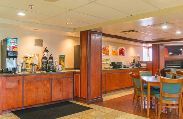 Quality Inn & Suites Detroit Metro Airport
