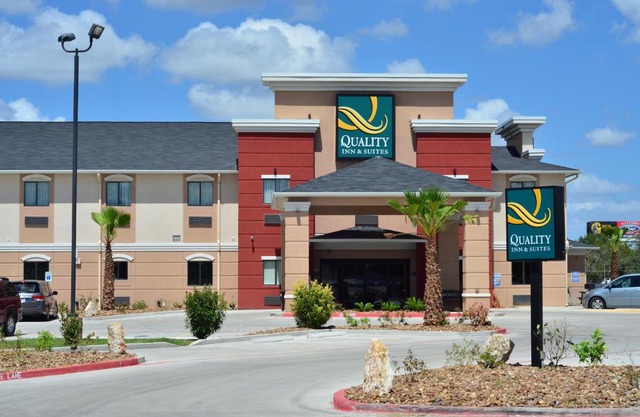 Quality Inn & Suites Kenedy - Karnes City