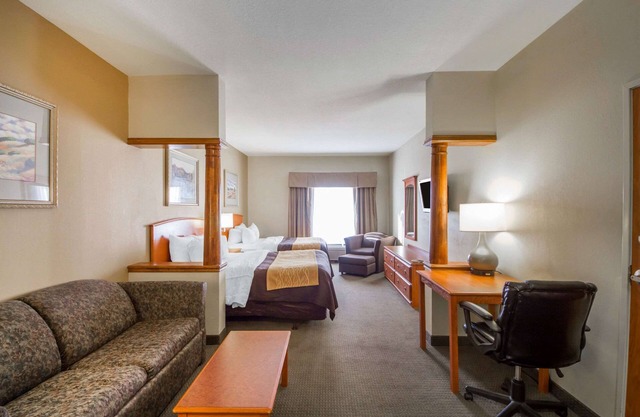 Quality Inn & Suites MidAmerica Industrial Park Area