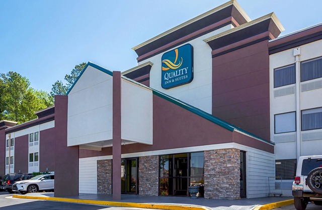 Quality Inn & Suites near Six Flags East