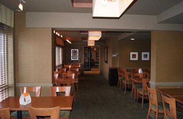 Quality Inn & Suites P.E. Trudeau Airport