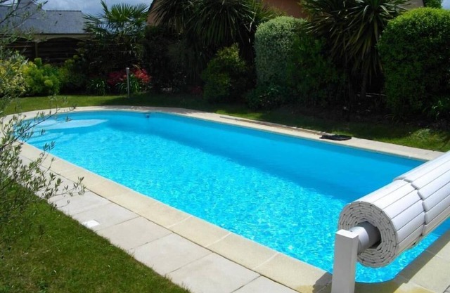 Ferienhaus / Villa - ST HELENE Traduction (français > allemand) Mit privatem Pool beheizt auf 26 °, schön angelegter Garten