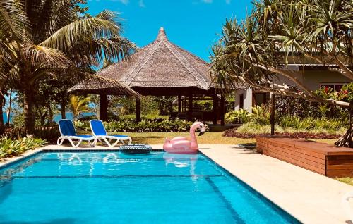Qualius Lodge - Port Vila's WOW Factor! Huge 5 Bedroom, 3 Bath Seaside Paradise