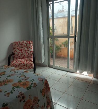 Quarto Privado com Banheiro Compartilhado