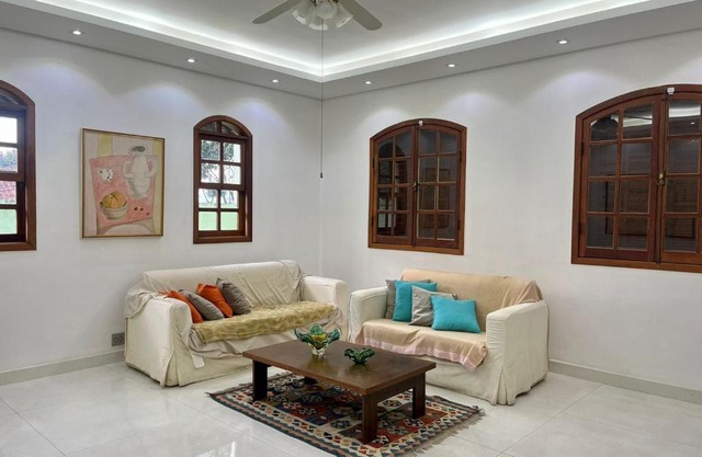 Quartos em casa toda equipada BH