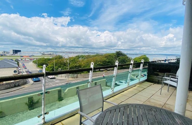 Quayside Apartment - Large and Spacious Duplex