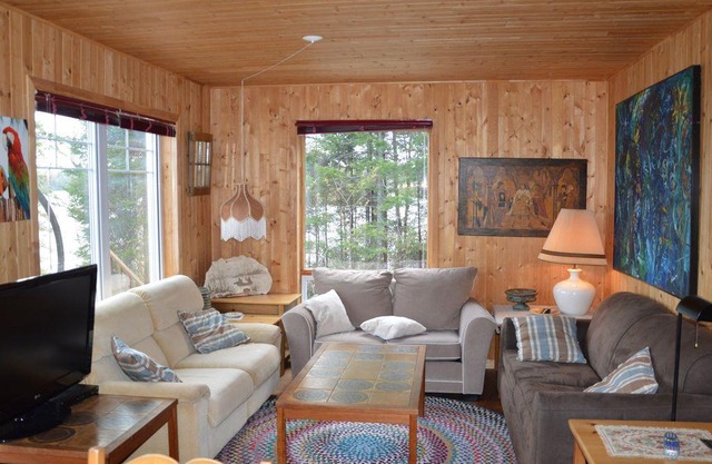 Quebec, chalet at lake Carillon