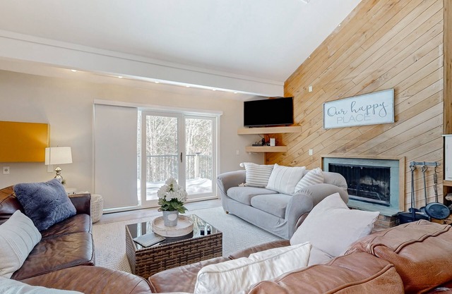 Quechee Club condo with golf courses, pools, tennis, gym, & easy ski access