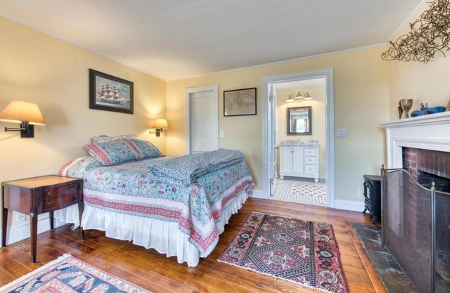 queeen room